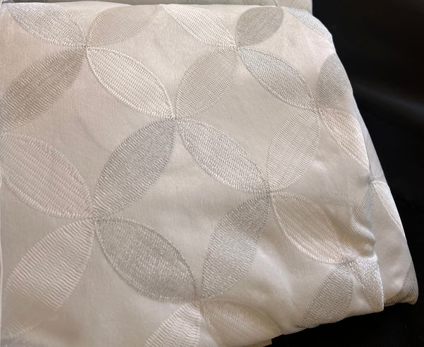Tablecloth Embroidery "Circle of Happiness" 14665 in Silver on White Jacquard