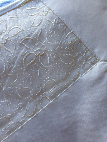 Tablecloth Embroidery "Marguerita" 15752 with Antique White Color Liner