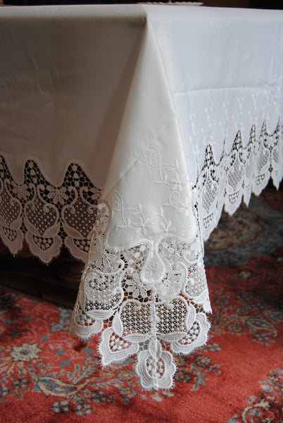 Tablecloth "Macrame Applique" 21660 on White Satin