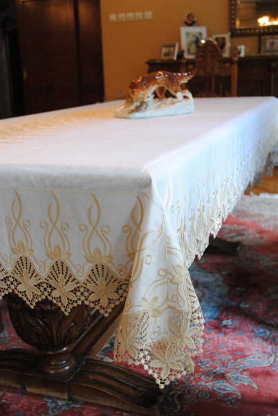 Tablecloth "Macrame Applique" 21663 on White Satin