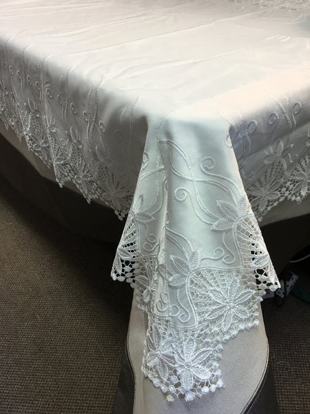 Tablecloth "Macrame Applique" 21663 on White Satin