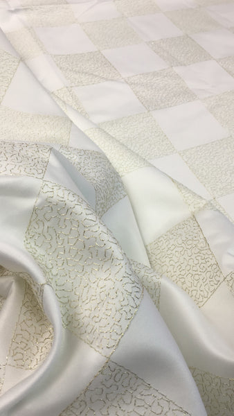 Tablecloth Embroidery "IRRE" 13147 on White Satin