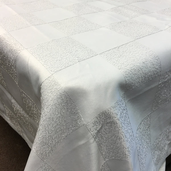 Tablecloth Embroidery "IRRE" 13147 on White Satin