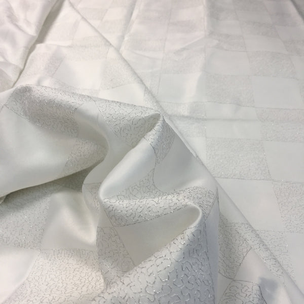 Tablecloth Embroidery "IRRE" 13147 on White Satin