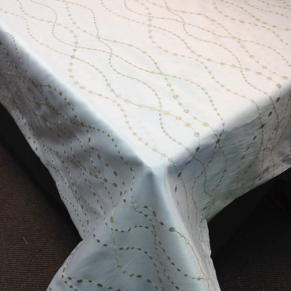 Tablecloth Embroidery "Raindrops" 25428 on White Satin