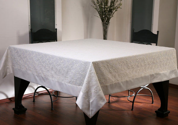 Table Linen Embroidery "PeeTee" 113 on Mesh