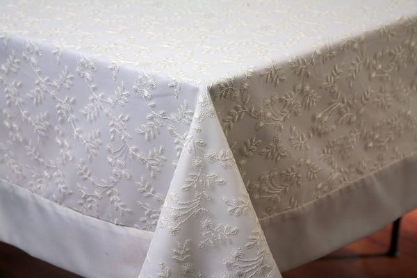 Table Linen Embroidery "PeeTee" 113 on Mesh