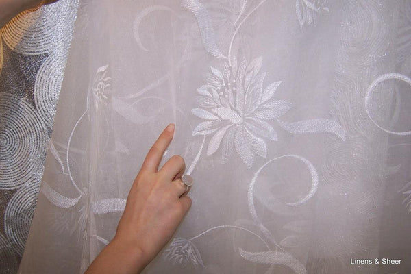 Tablecloth Sheer Embroidery 'Chrysanthemum" AU597