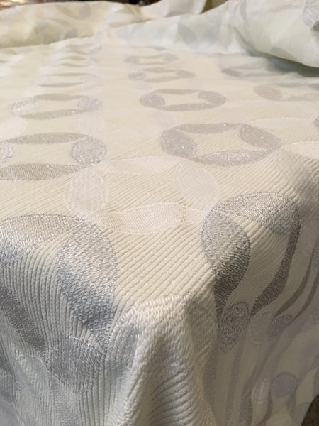 Tablecloth Embroidery on Chenille "Circle of Happiness" 14665 in silver