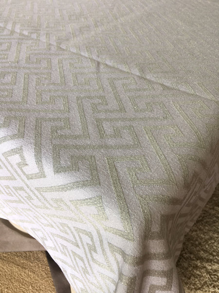 Tablecloth Embroidery "Labyrinth on Jacquard" 14667.fj4941 in silver on white