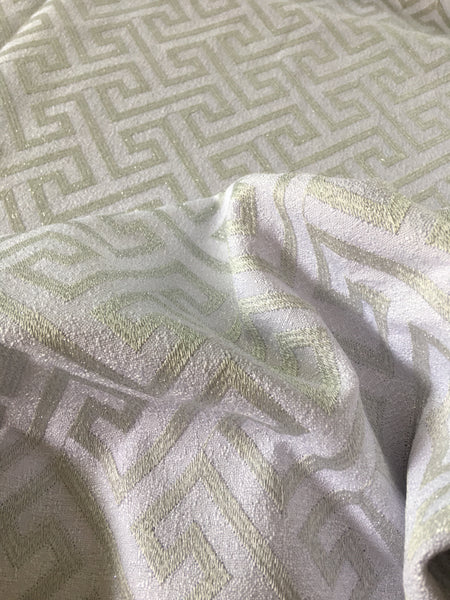 Tablecloth Embroidery "Labyrinth on Jacquard" 14667.fj4941 in silver on white