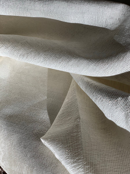 Table Linen Jacquard "Old Wall" 8153 in silver on off white